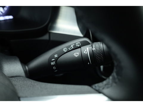 Volvo XC40 1.5 T4 Plug-in hybrid Plus Bright | Facelift | Elek. stoelen |  H&K Audio | Camera | Stoel + stuurverwarming | All season