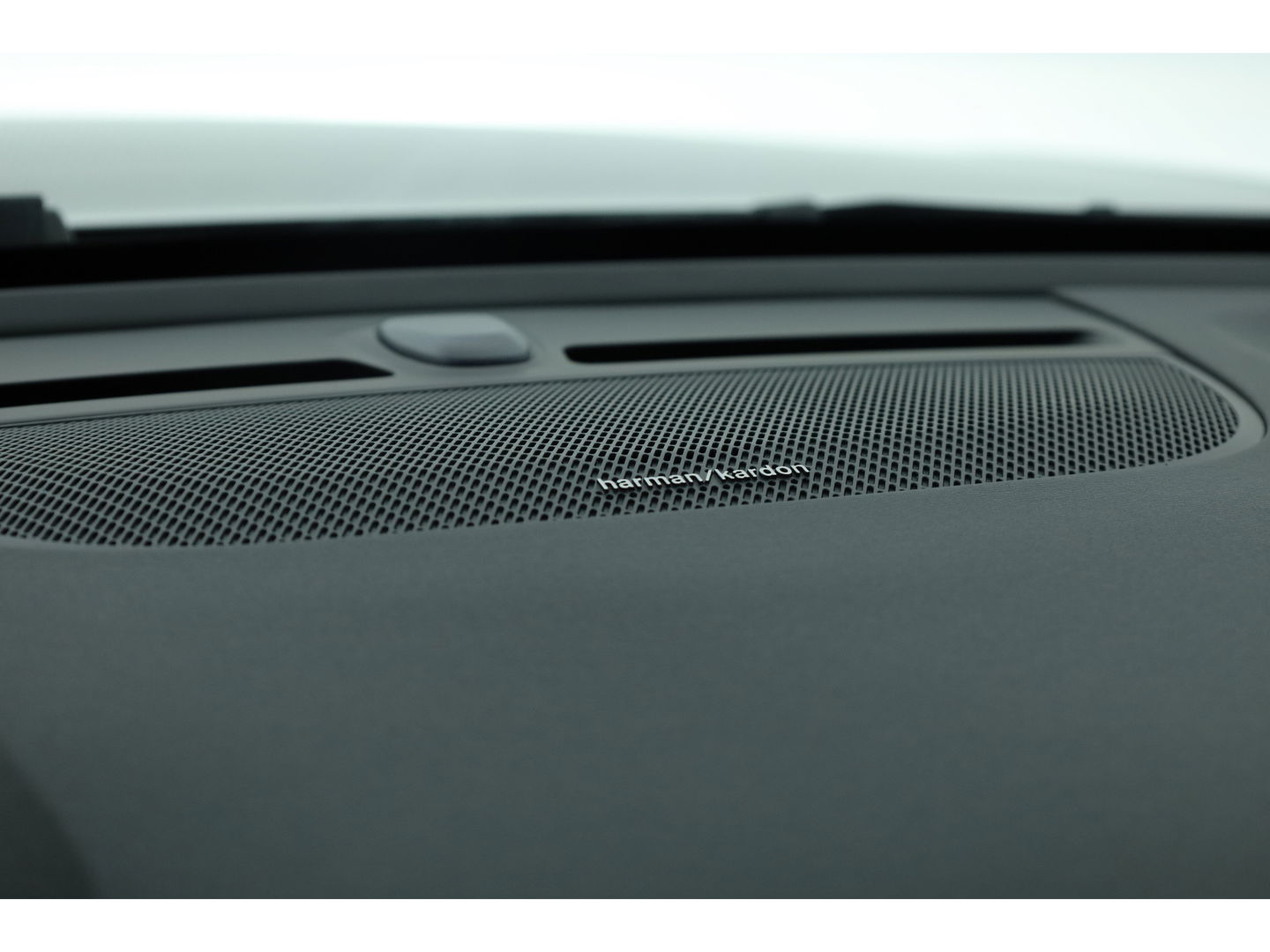 Volvo XC40 1.5 T4 Plug-in hybrid Plus Bright | Facelift | Elek. stoelen |  H&K Audio | Camera | Stoel + stuurverwarming | All season