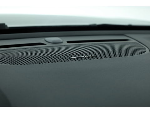 Volvo XC40 1.5 T4 Plug-in hybrid Plus Bright | Facelift | Elek. stoelen |  H&K Audio | Camera | Stoel + stuurverwarming | All season