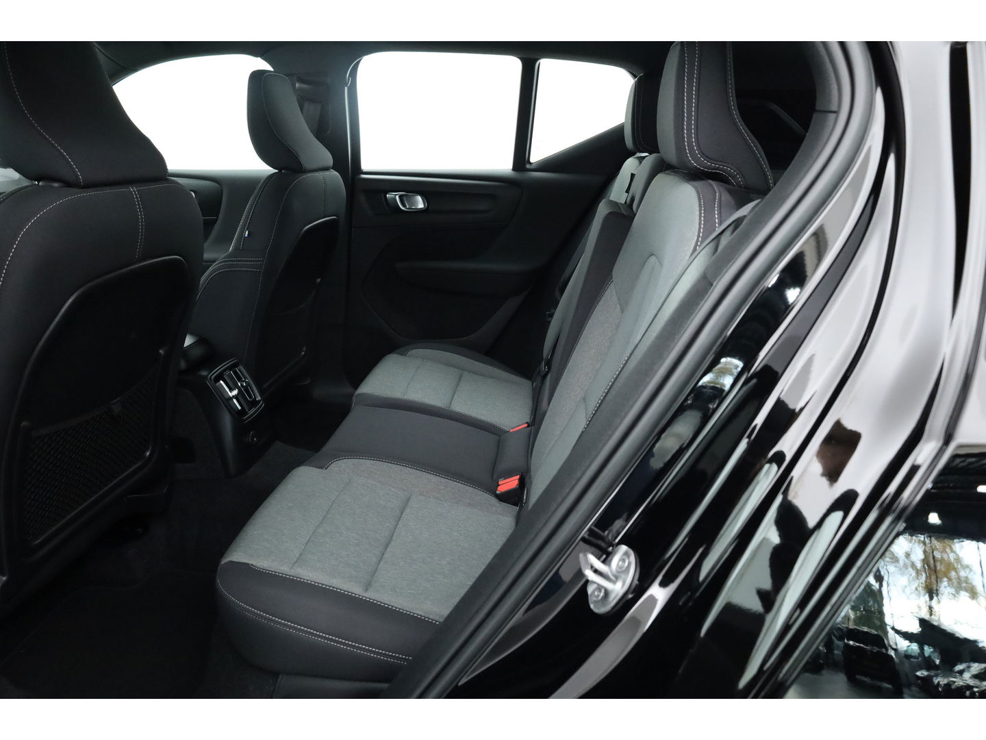 Volvo XC40 1.5 T4 Plug-in hybrid Plus Bright | Facelift | Elek. stoelen |  H&K Audio | Camera | Stoel + stuurverwarming | All season