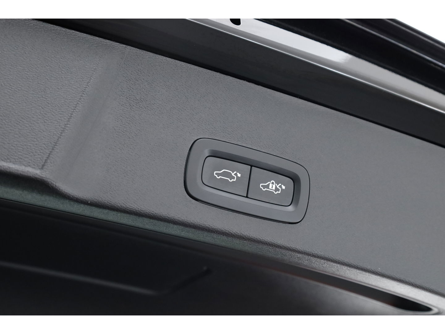 Volvo XC40 1.5 T4 Plug-in hybrid Plus Bright | Facelift | Elek. stoelen |  H&K Audio | Camera | Stoel + stuurverwarming | All season