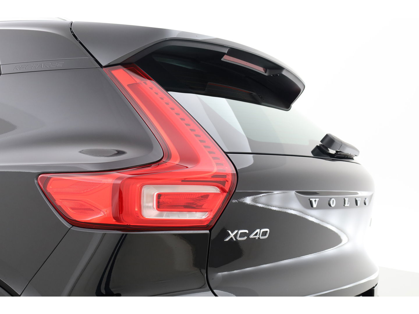 Volvo XC40 1.5 T4 Plug-in hybrid Plus Bright | Facelift | Elek. stoelen |  H&K Audio | Camera | Stoel + stuurverwarming | All season