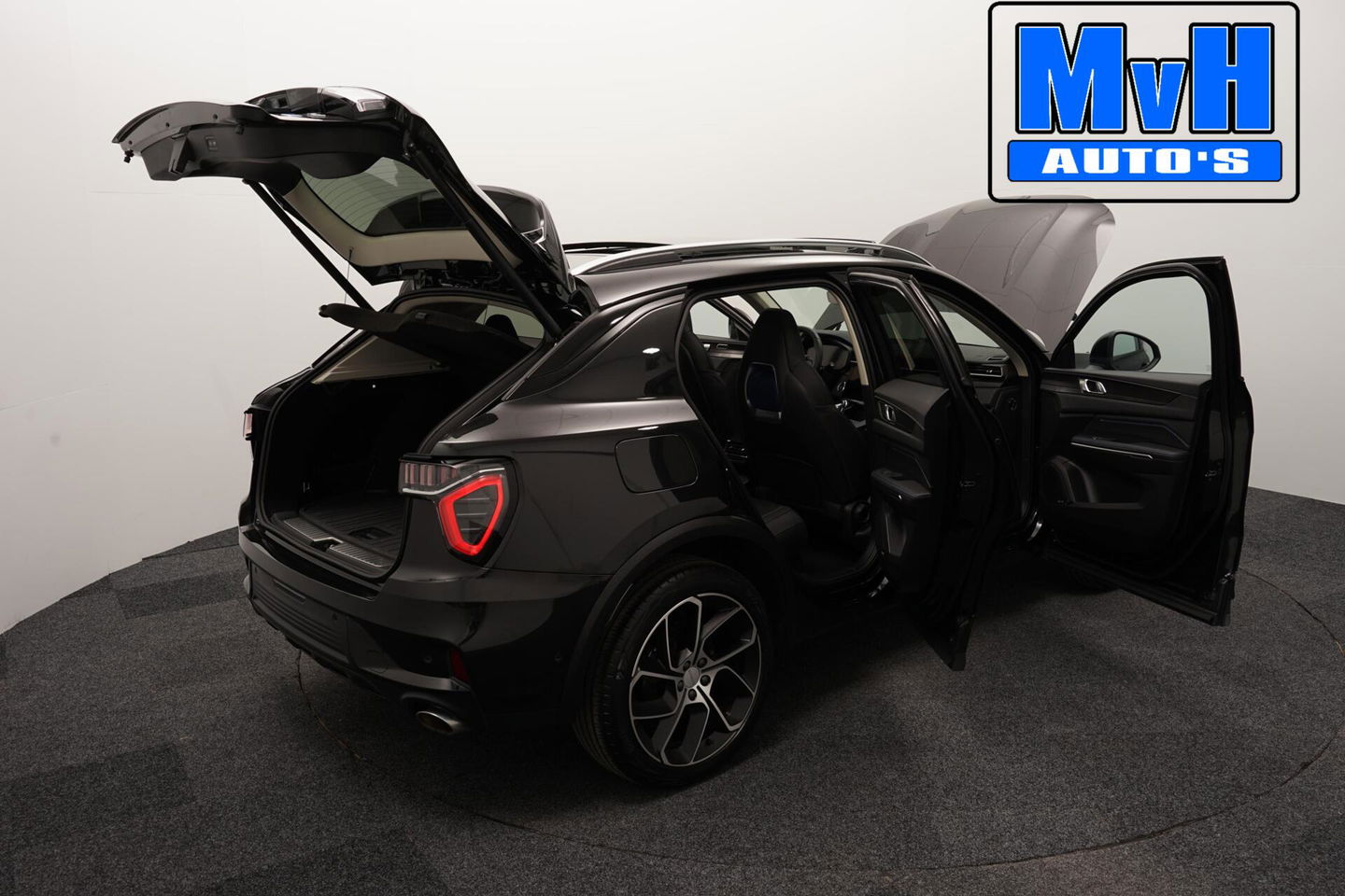 Lynk & Co 01 1.5 Hybride|LEER|FULL BLACK|360°CAM|NAP