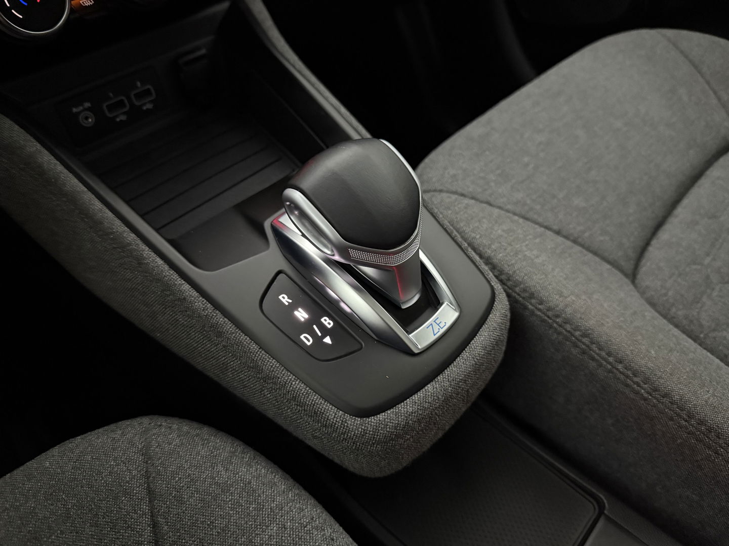 Renault ZOE R110 Life 52 kWh Huur Accu | Elektrisch | LED | Camera | Carplay | Cruise | Parkeersens. l Stoelverw.