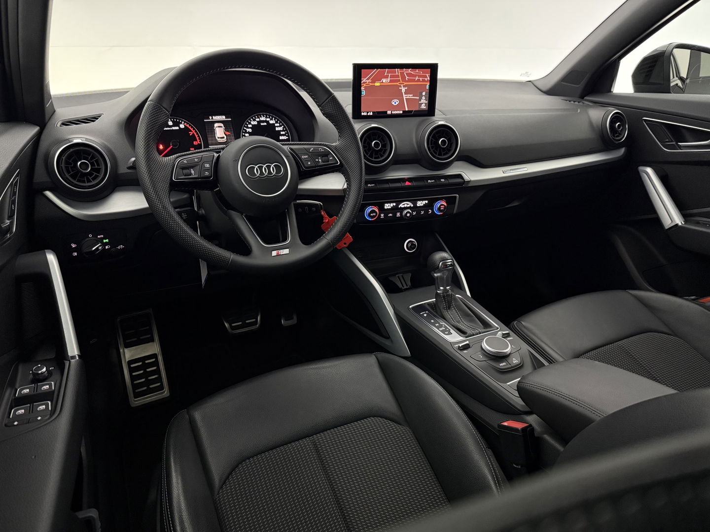 Audi Q2 35 TFSI 150PK S-line | LED | Carplay | Clima | Cruise | Navigatie | Parkeersens. | NAP