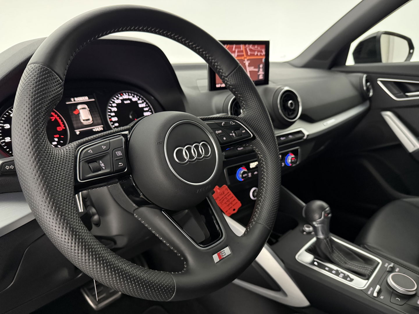Audi Q2 35 TFSI 150PK S-line | LED | Carplay | Clima | Cruise | Navigatie | Parkeersens. | NAP