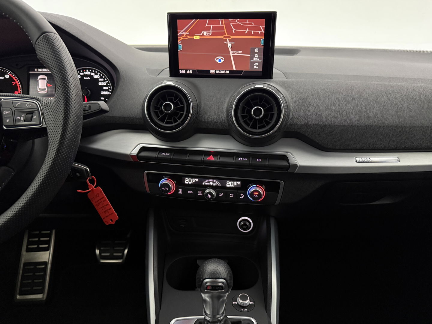 Audi Q2 35 TFSI 150PK S-line | LED | Carplay | Clima | Cruise | Navigatie | Parkeersens. | NAP