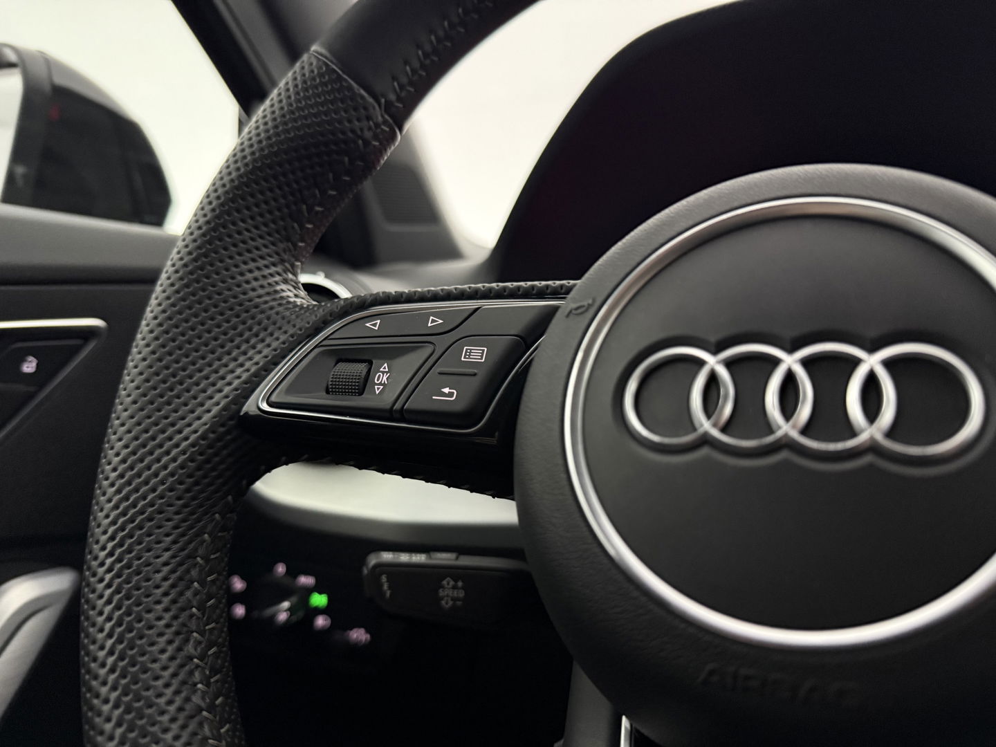 Audi Q2 35 TFSI 150PK S-line | LED | Carplay | Clima | Cruise | Navigatie | Parkeersens. | NAP