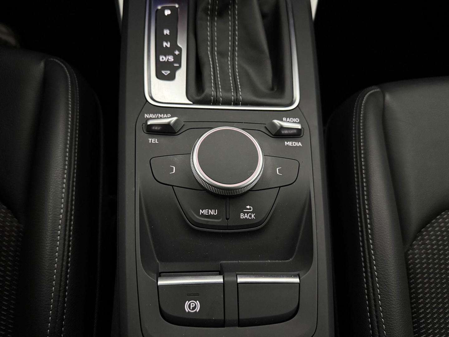 Audi Q2 35 TFSI 150PK S-line | LED | Carplay | Clima | Cruise | Navigatie | Parkeersens. | NAP