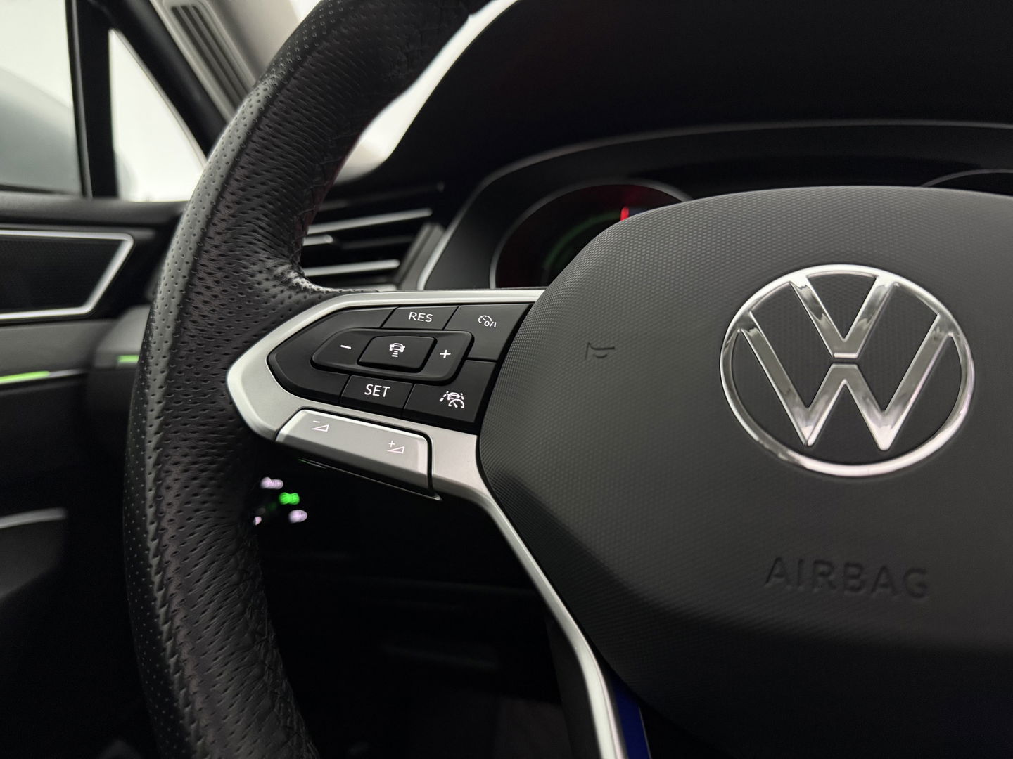 Volkswagen Passat Variant 1.4 TSI GTE PHEV 218PK | SOH 90% | Pano | Sfeerverl. | Camera | Adap. Cruise | Carplay