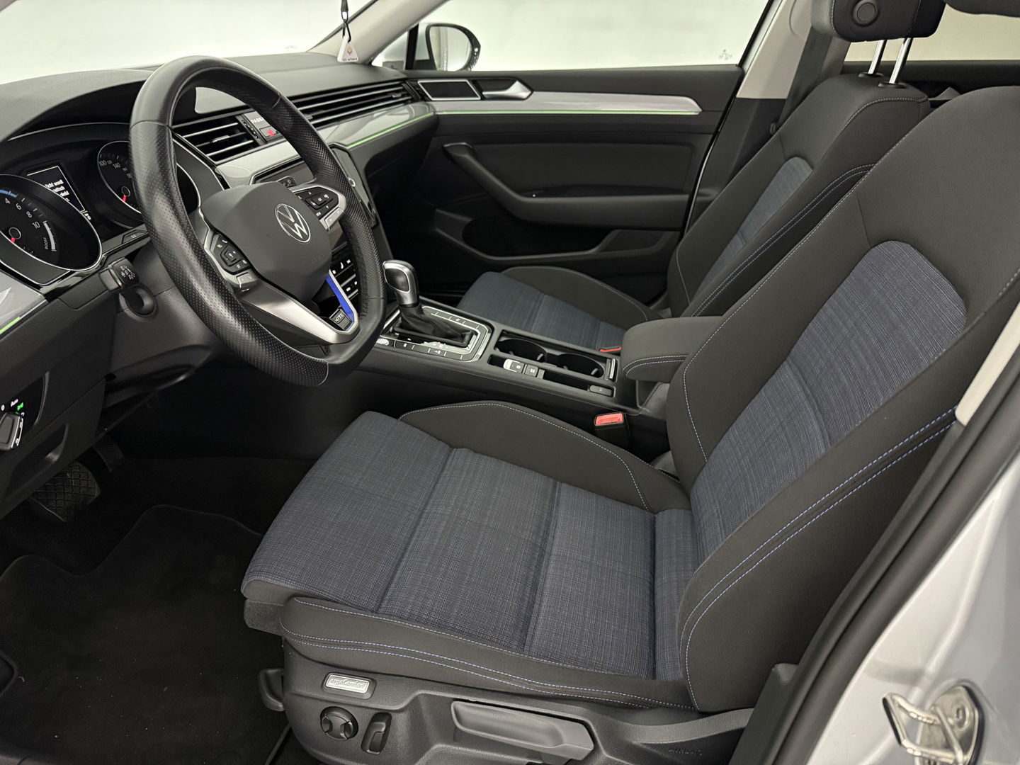 Volkswagen Passat Variant 1.4 TSI GTE PHEV 218PK | SOH 90% | Pano | Sfeerverl. | Camera | Adap. Cruise | Carplay