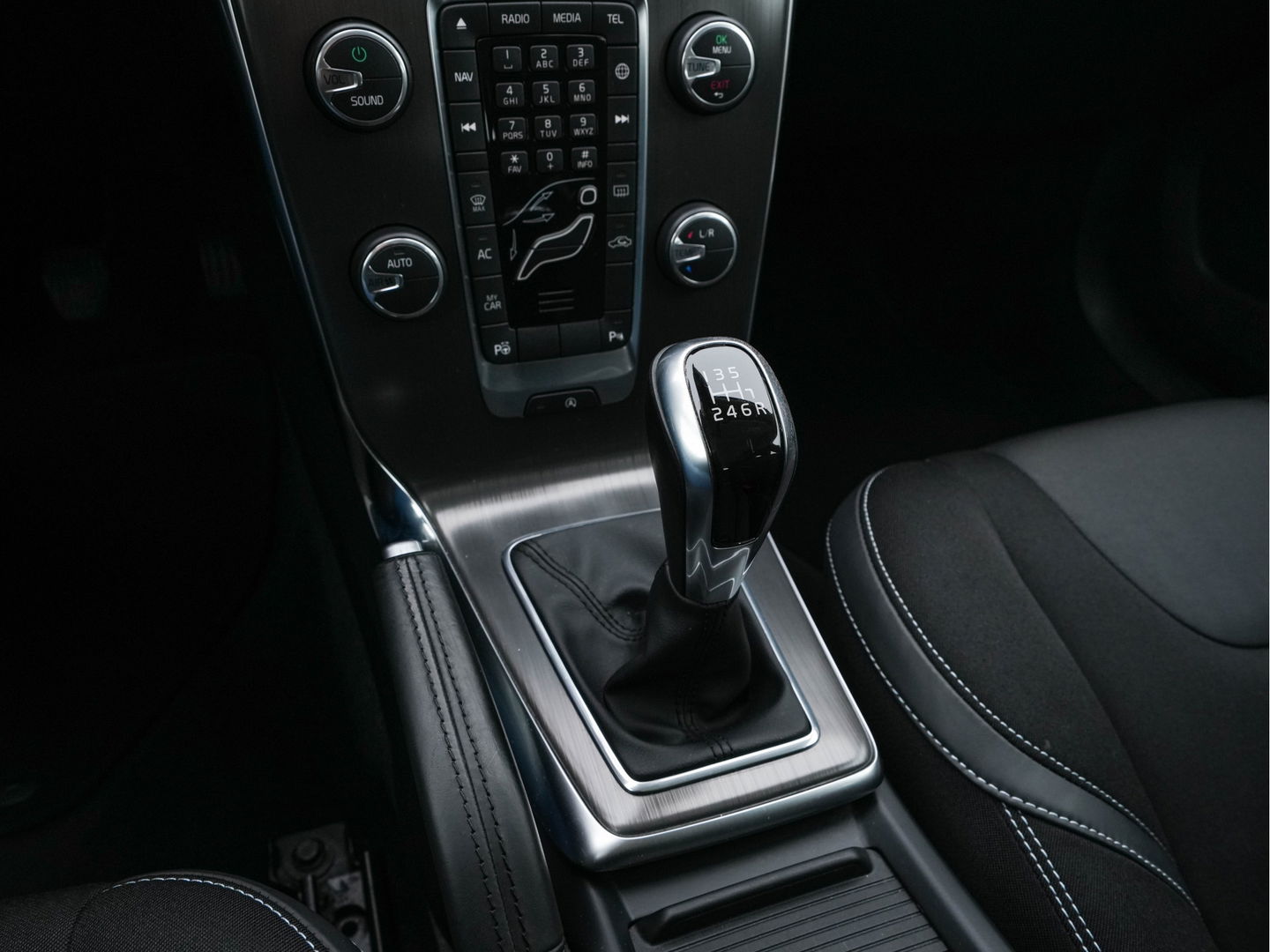 Volvo V40 2.0 D4 Summum Business *LEATHER-FABRIC | NAVI-FULLMAP | COMFORT-SEATS | ECC | PDC | CRUISE | TOWBAR | 16''ALU*