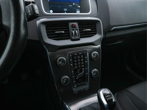 Volvo V40 2.0 D4 Summum Business *LEATHER-FABRIC | NAVI-FULLMAP | COMFORT-SEATS | ECC | PDC | CRUISE | TOWBAR | 16''ALU*