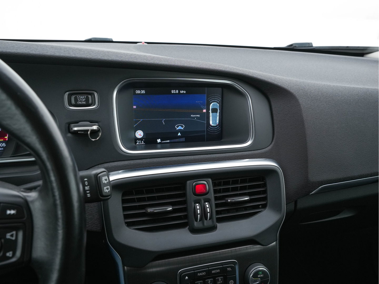 Volvo V40 2.0 D4 Summum Business *LEATHER-FABRIC | NAVI-FULLMAP | COMFORT-SEATS | ECC | PDC | CRUISE | TOWBAR | 16''ALU*