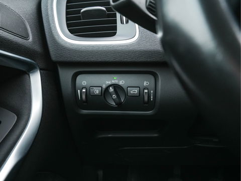 Volvo V40 2.0 D4 Summum Business *LEATHER-FABRIC | NAVI-FULLMAP | COMFORT-SEATS | ECC | PDC | CRUISE | TOWBAR | 16''ALU*