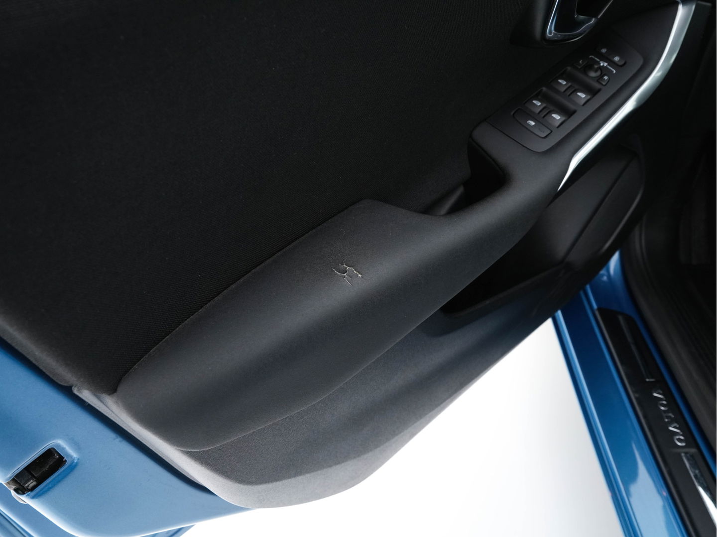 Volvo V40 2.0 D4 Summum Business *LEATHER-FABRIC | NAVI-FULLMAP | COMFORT-SEATS | ECC | PDC | CRUISE | TOWBAR | 16''ALU*