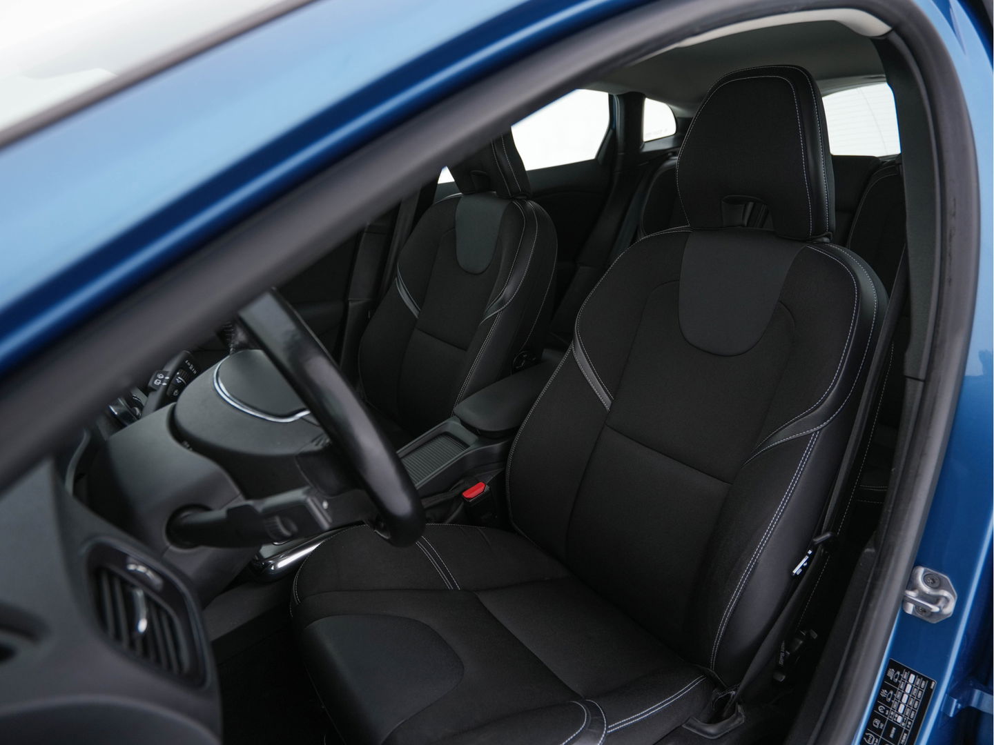 Volvo V40 2.0 D4 Summum Business *LEATHER-FABRIC | NAVI-FULLMAP | COMFORT-SEATS | ECC | PDC | CRUISE | TOWBAR | 16''ALU*