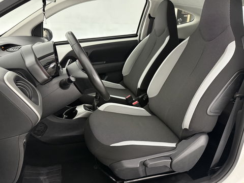 Toyota Aygo 1.0 VVT-i x-play | Airco | Camera | Cruise | LED | NAP