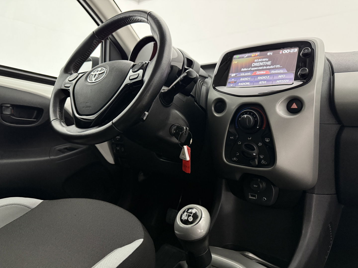 Toyota Aygo 1.0 VVT-i x-play | Airco | Camera | Cruise | LED | NAP