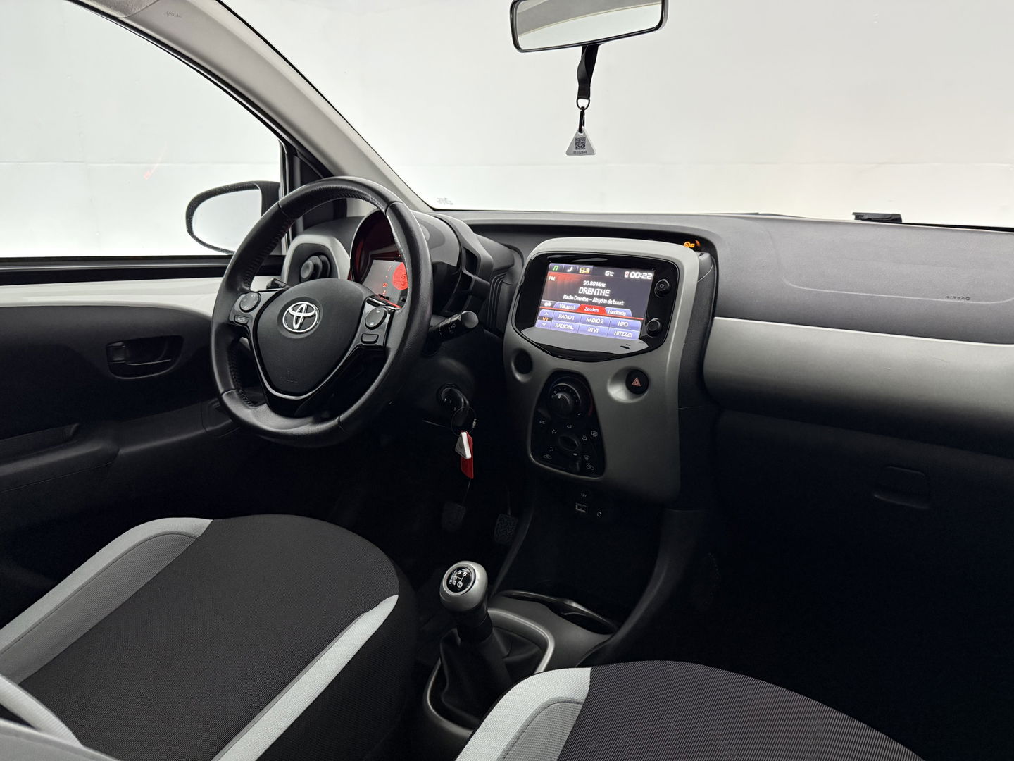 Toyota Aygo 1.0 VVT-i x-play | Airco | Camera | Cruise | LED | NAP