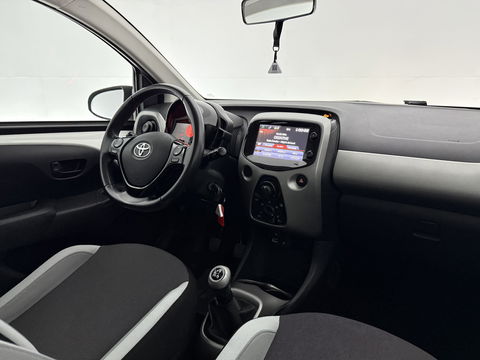 Toyota Aygo 1.0 VVT-i x-play | Airco | Camera | Cruise | LED | NAP