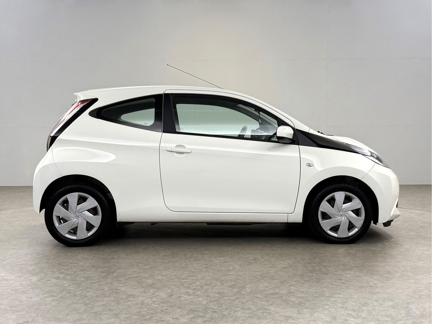 Toyota Aygo 1.0 VVT-i x-play | Airco | Camera | Cruise | LED | NAP