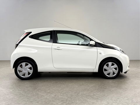 Toyota Aygo 1.0 VVT-i x-play | Airco | Camera | Cruise | LED | NAP