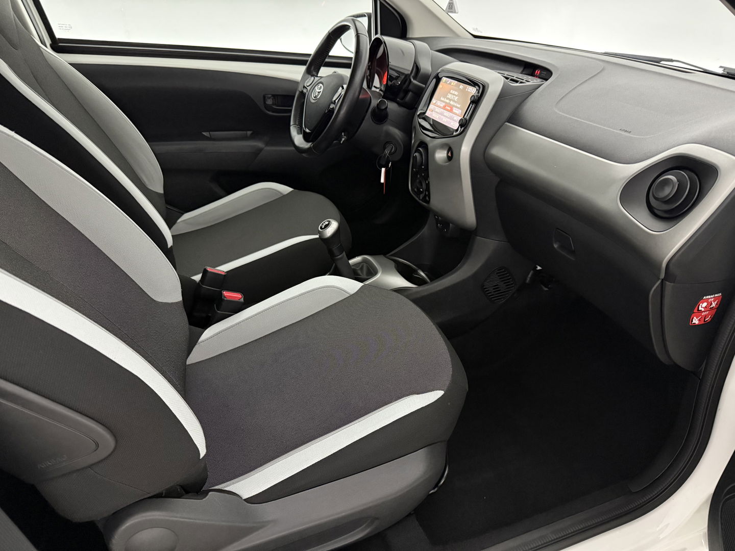 Toyota Aygo 1.0 VVT-i x-play | Airco | Camera | Cruise | LED | NAP