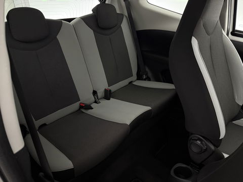 Toyota Aygo 1.0 VVT-i x-play | Airco | Camera | Cruise | LED | NAP