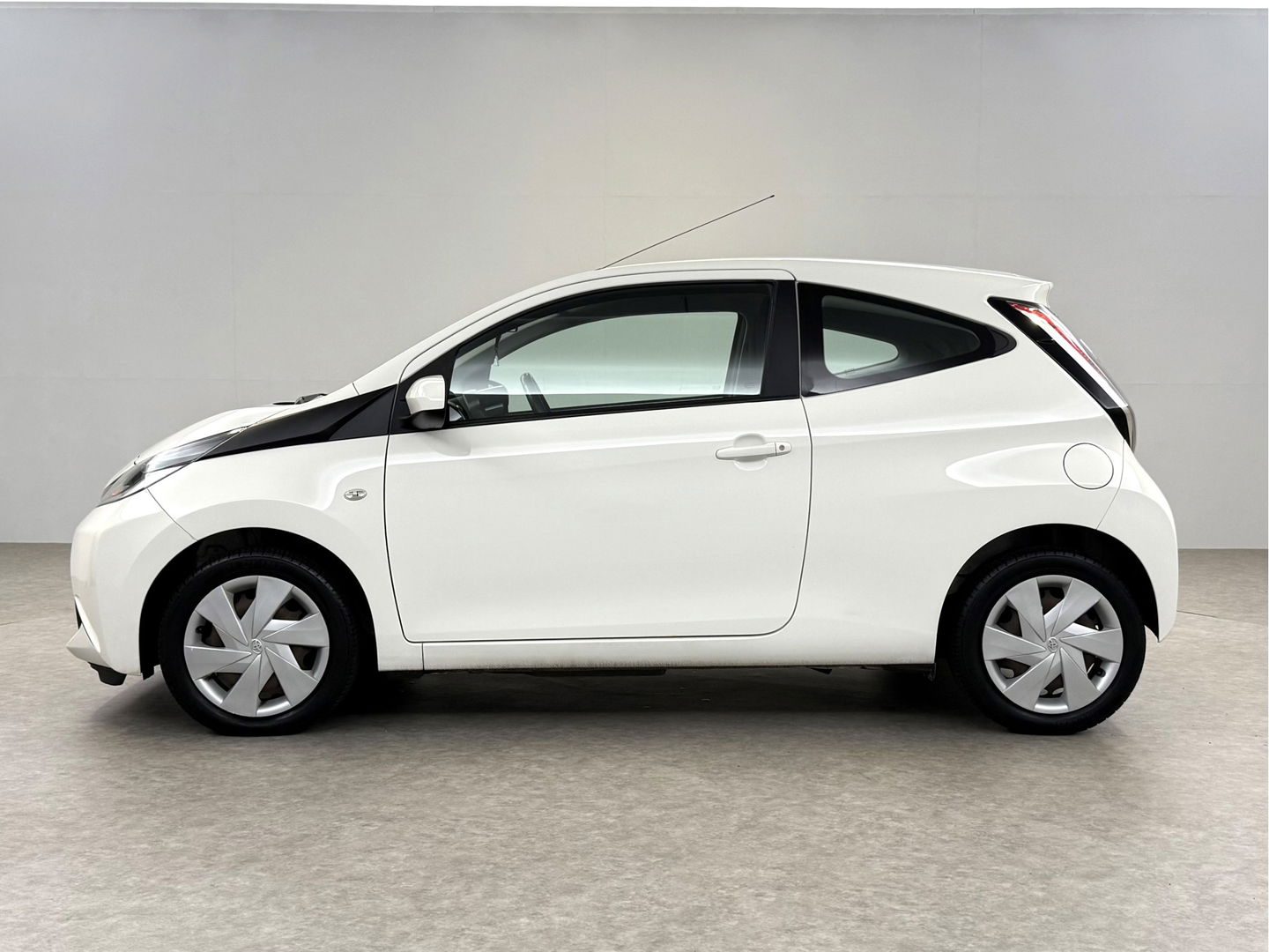 Toyota Aygo 1.0 VVT-i x-play | Airco | Camera | Cruise | LED | NAP