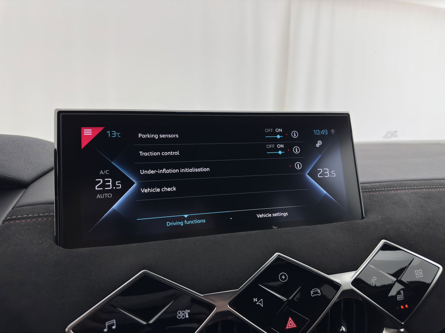 DS DS 3 Crossback E-Tense Performance Line+ 50 kWh [ 3-Fase ] {SOH-90%} (INCL-BTW) *LEATHER-FABRIC | MATRIX-LED | ADAPTIVE-CRUISE | DIGI-COCKPIT | HEATED-SPORTSEATS | CAMERA | KEYLESS | NAVI-FULLMAP | DAB+ | ECC | PDC | PRIVACY-GLASS | 18''ALU*