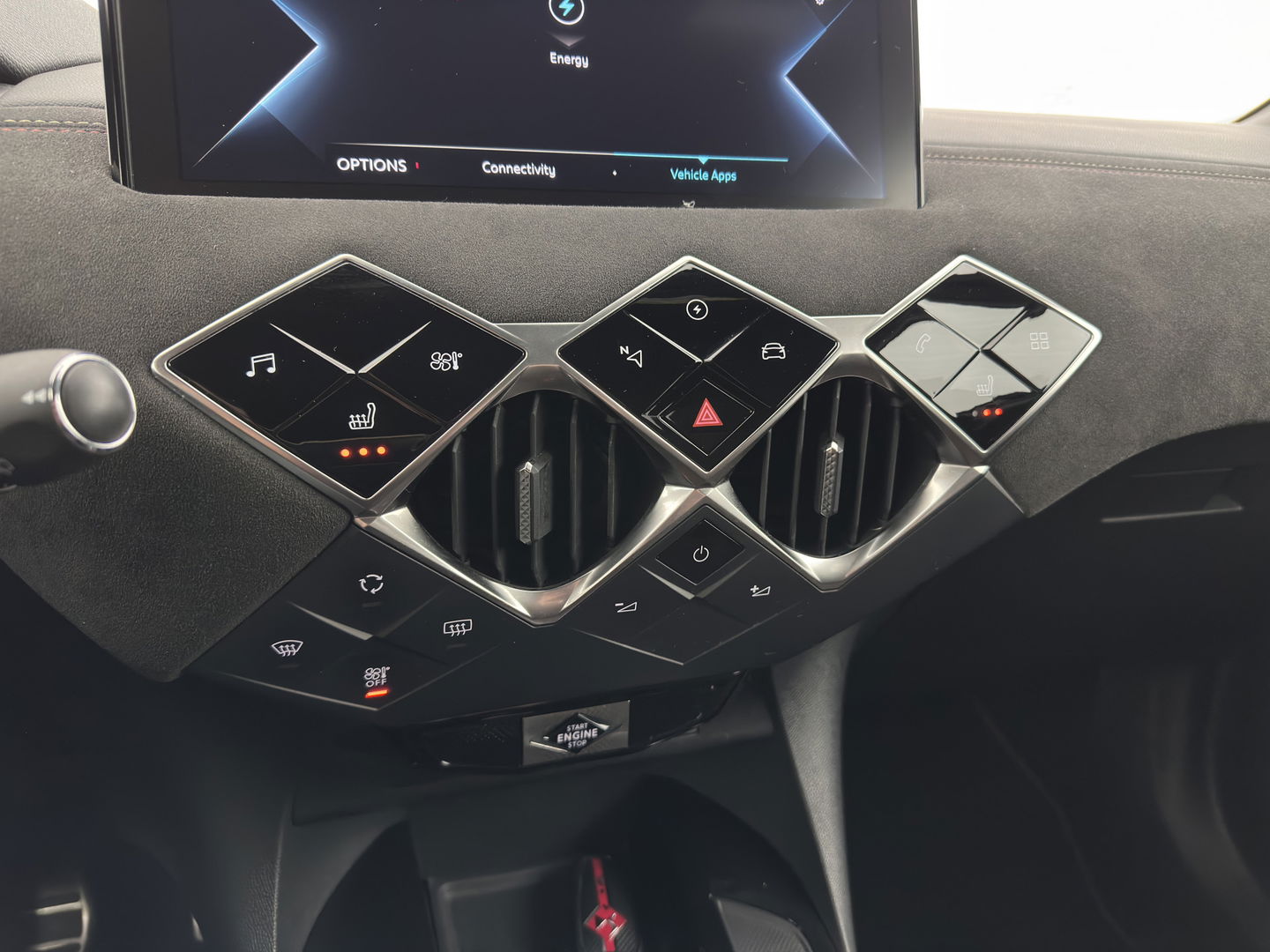 DS DS 3 Crossback E-Tense Performance Line+ 50 kWh [ 3-Fase ] {SOH-90%} (INCL-BTW) *LEATHER-FABRIC | MATRIX-LED | ADAPTIVE-CRUISE | DIGI-COCKPIT | HEATED-SPORTSEATS | CAMERA | KEYLESS | NAVI-FULLMAP | DAB+ | ECC | PDC | PRIVACY-GLASS | 18''ALU*