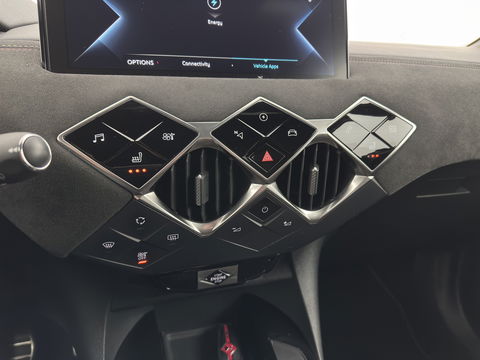 DS DS 3 Crossback E-Tense Performance Line+ 50 kWh [ 3-Fase ] {SOH-90%} (INCL.BTW) *LEATHER-FABRIC | MATRIX-LED | ADAPTIVE-CRUISE | DIGI-COCKPIT | HEATED-SPORTSEATS | CAMERA | KEYLESS | NAVI-FULLMAP | DAB+ | ECC | PDC | 18''ALU*
