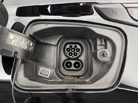 DS DS 3 Crossback E-Tense Performance Line+ 50 kWh [ 3-Fase ] {SOH-90%} (INCL.BTW) *LEATHER-FABRIC | MATRIX-LED | ADAPTIVE-CRUISE | DIGI-COCKPIT | HEATED-SPORTSEATS | CAMERA | KEYLESS | NAVI-FULLMAP | DAB+ | ECC | PDC | 18''ALU*