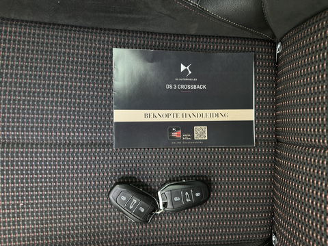 DS DS 3 Crossback E-Tense Performance Line+ 50 kWh [ 3-Fase ] {SOH-90%} (INCL.BTW) *LEATHER-FABRIC | MATRIX-LED | ADAPTIVE-CRUISE | DIGI-COCKPIT | HEATED-SPORTSEATS | CAMERA | KEYLESS | NAVI-FULLMAP | DAB+ | ECC | PDC | 18''ALU*