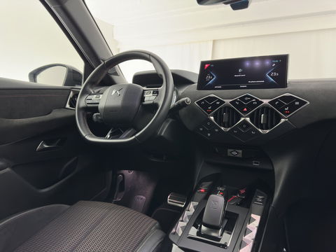 DS DS 3 Crossback E-Tense Performance Line+ 50 kWh [ 3-Fase ] {SOH-90%} (INCL.BTW) *LEATHER-FABRIC | MATRIX-LED | ADAPTIVE-CRUISE | DIGI-COCKPIT | HEATED-SPORTSEATS | CAMERA | KEYLESS | NAVI-FULLMAP | DAB+ | ECC | PDC | 18''ALU*