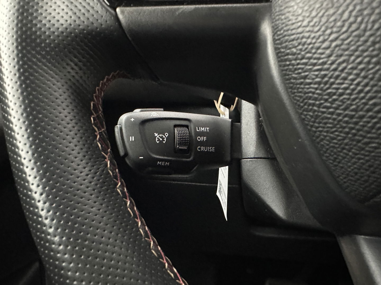 DS DS 3 Crossback E-Tense Performance Line+ 50 kWh [ 3-Fase ] {SOH-90%} (INCL.BTW) *LEATHER-FABRIC | MATRIX-LED | ADAPTIVE-CRUISE | DIGI-COCKPIT | HEATED-SPORTSEATS | CAMERA | KEYLESS | NAVI-FULLMAP | DAB+ | ECC | PDC | 18''ALU*