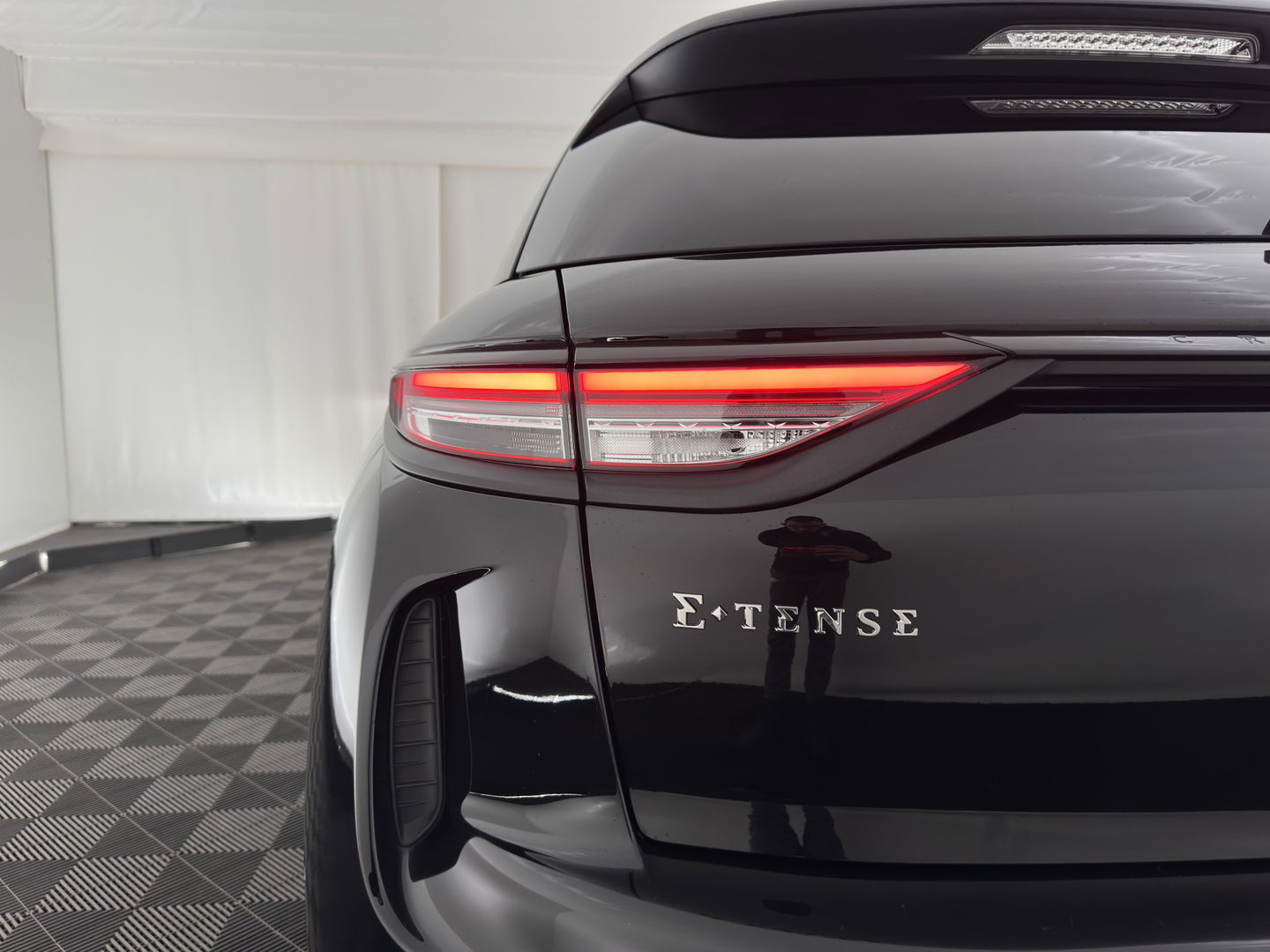 DS DS 3 Crossback E-Tense Performance Line+ 50 kWh [ 3-Fase ] {SOH-90%} (INCL-BTW) *LEATHER-FABRIC | MATRIX-LED | ADAPTIVE-CRUISE | DIGI-COCKPIT | HEATED-SPORTSEATS | CAMERA | KEYLESS | NAVI-FULLMAP | DAB+ | ECC | PDC | PRIVACY-GLASS | 18''ALU*