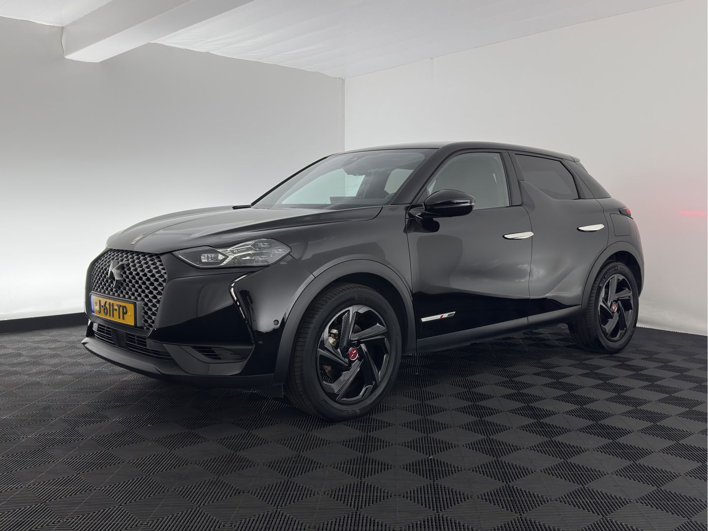 DS DS 3 Crossback E-Tense Performance Line+ 50 kWh [ 3-Fase ] {SOH-90%} (INCL.BTW) *LEATHER-FABRIC | MATRIX-LED | ADAPTIVE-CRUISE | DIGI-COCKPIT | HEATED-SPORTSEATS | CAMERA | KEYLESS | NAVI-FULLMAP | DAB+ | ECC | PDC | 18''ALU*