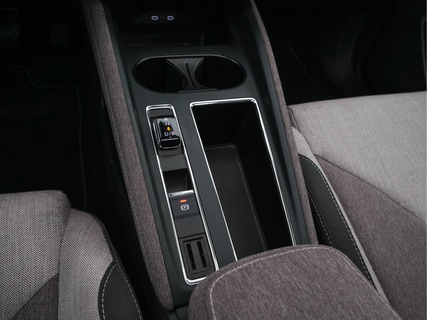 Škoda Enyaq iV 60 [ 3-Fase ] {SOH-87%} (INCL-BTW) *PANO | FULL-LED | DIGI-COCKPIT | CAMERA | KEYLESS | NAVI-FULLMAP | PRIVACY-GLASS | AMBIENT-LIGHT | ECC | COMFORT-SEATS | DAB + | PDC | CRUISE | CARPLAY | TOWBAR | 19 "ALU*