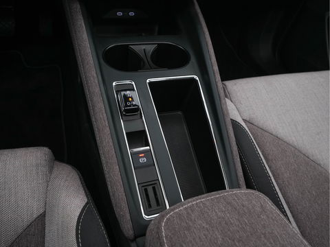 Škoda Enyaq iV 60 [ 3-Fase ] {SOH-87%} (INCL-BTW) *PANO | FULL-LED | DIGI-COCKPIT | CAMERA | KEYLESS | NAVI-FULLMAP | PRIVACY-GLASS | AMBIENT-LIGHT | ECC | COMFORT-SEATS | DAB + | PDC | CRUISE | CARPLAY | TOWBAR | 19 "ALU*