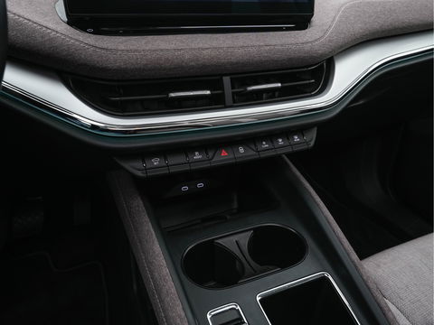 Škoda Enyaq iV 60 [ 3-Fase ] {SOH-87%} (INCL-BTW) *PANO | FULL-LED | DIGI-COCKPIT | CAMERA | KEYLESS | NAVI-FULLMAP | PRIVACY-GLASS | AMBIENT-LIGHT | ECC | COMFORT-SEATS | DAB + | PDC | CRUISE | CARPLAY | TOWBAR | 19 "ALU*