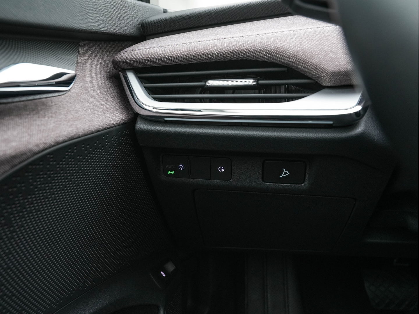 Škoda Enyaq iV 60 [ 3-Fase ] {SOH-87%} (INCL-BTW) *PANO | FULL-LED | DIGI-COCKPIT | CAMERA | KEYLESS | NAVI-FULLMAP | PRIVACY-GLASS | AMBIENT-LIGHT | ECC | COMFORT-SEATS | DAB + | PDC | CRUISE | CARPLAY | TOWBAR | 19 "ALU*