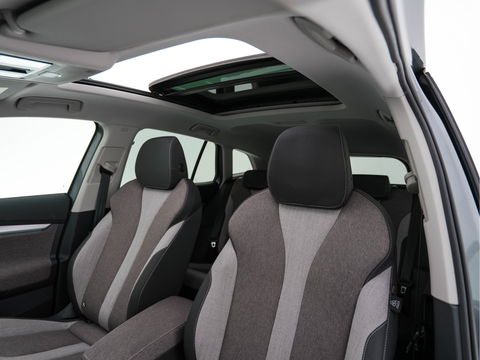 Škoda Enyaq iV 60 [ 3-Fase ] {SOH-87%} (INCL-BTW) *PANO | FULL-LED | DIGI-COCKPIT | CAMERA | KEYLESS | NAVI-FULLMAP | PRIVACY-GLASS | AMBIENT-LIGHT | ECC | COMFORT-SEATS | DAB + | PDC | CRUISE | CARPLAY | TOWBAR | 19 "ALU*