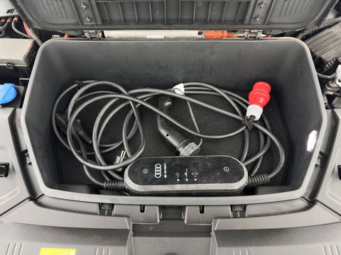 Audi e-tron E-tron 50 Quattro Launch edition plus 71 kWh [ 3-Fase ] {SOH-96%} (INCL-BTW) *PANO | LUXURY-LEATHER | ADAPTIVE-CRUISE | FULL-LED | DIGI-COCKPIT | KEYLESS | MEMORY-PACK | CAMERA | NAVI-FULLMAP | SHIFT-PADDLES | COMFORT-SEATS | 20''ALU*