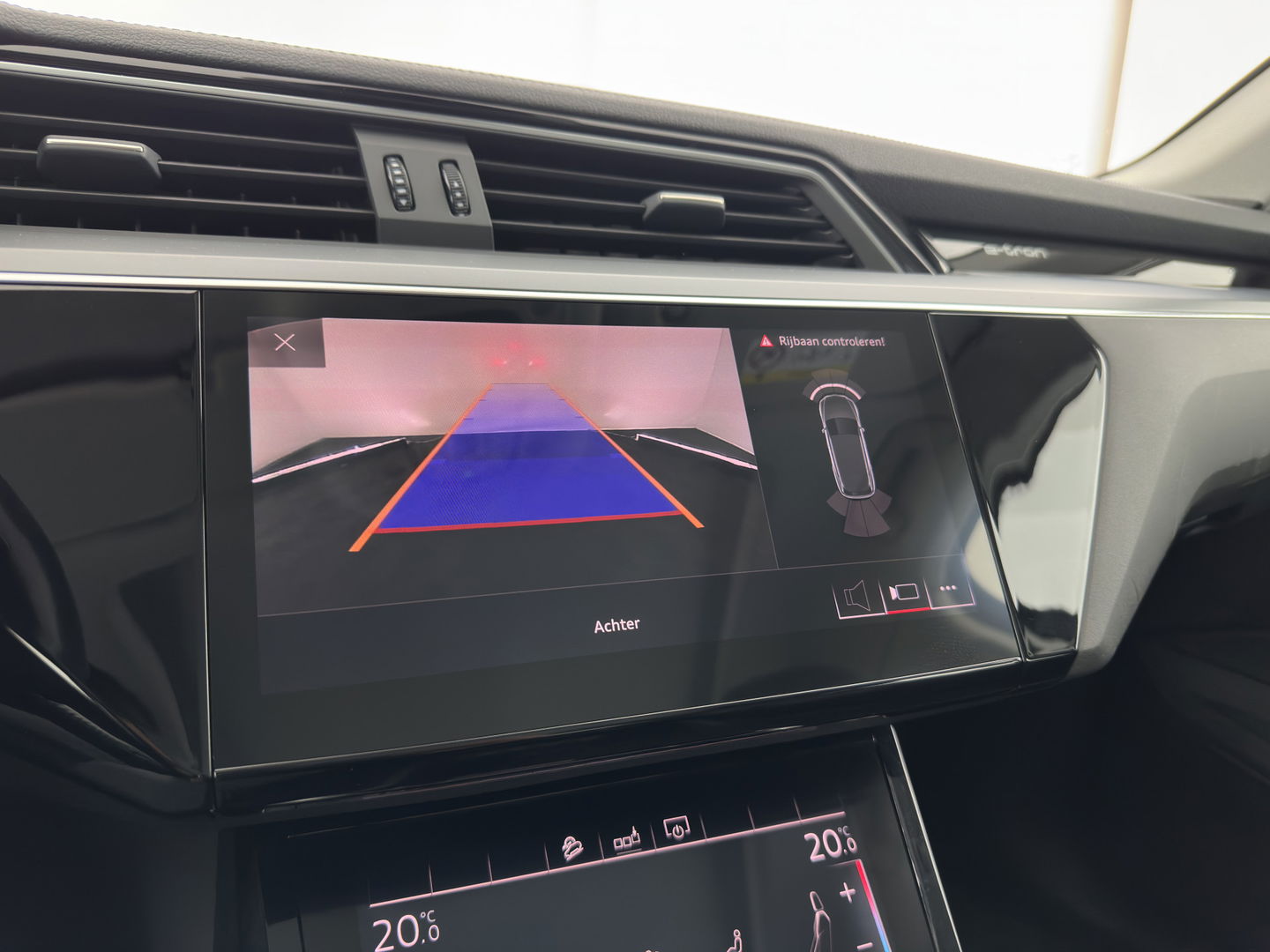 Audi e-tron E-tron 50 Quattro Launch edition plus 71 kWh [ 3-Fase ] {SOH-96%} (INCL-BTW) *PANO | LUXURY-LEATHER | ADAPTIVE-CRUISE | FULL-LED | DIGI-COCKPIT | KEYLESS | MEMORY-PACK | CAMERA | NAVI-FULLMAP | SHIFT-PADDLES | COMFORT-SEATS | 20''ALU*