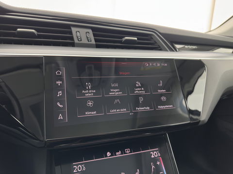 Audi e-tron E-tron 50 Quattro Launch edition plus 71 kWh [ 3-Fase ] {SOH-96%} (INCL-BTW) *PANO | LUXURY-LEATHER | ADAPTIVE-CRUISE | FULL-LED | DIGI-COCKPIT | KEYLESS | MEMORY-PACK | CAMERA | NAVI-FULLMAP | SHIFT-PADDLES | COMFORT-SEATS | 20''ALU*