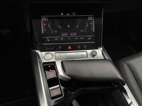 Audi e-tron E-tron 50 Quattro Launch edition plus 71 kWh [ 3-Fase ] {SOH-96%} (INCL-BTW) *PANO | LUXURY-LEATHER | ADAPTIVE-CRUISE | FULL-LED | DIGI-COCKPIT | KEYLESS | MEMORY-PACK | CAMERA | NAVI-FULLMAP | SHIFT-PADDLES | COMFORT-SEATS | 20''ALU*