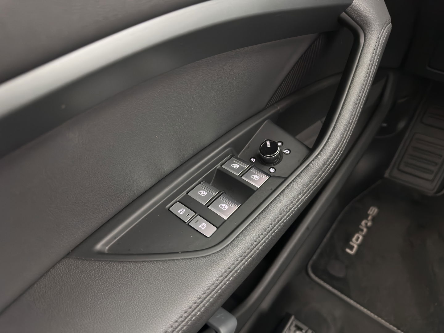 Audi e-tron E-tron 50 Quattro Launch edition plus 71 kWh [ 3-Fase ] {SOH-96%} (INCL-BTW) *PANO | LUXURY-LEATHER | ADAPTIVE-CRUISE | FULL-LED | DIGI-COCKPIT | KEYLESS | MEMORY-PACK | CAMERA | NAVI-FULLMAP | SHIFT-PADDLES | COMFORT-SEATS | 20''ALU*