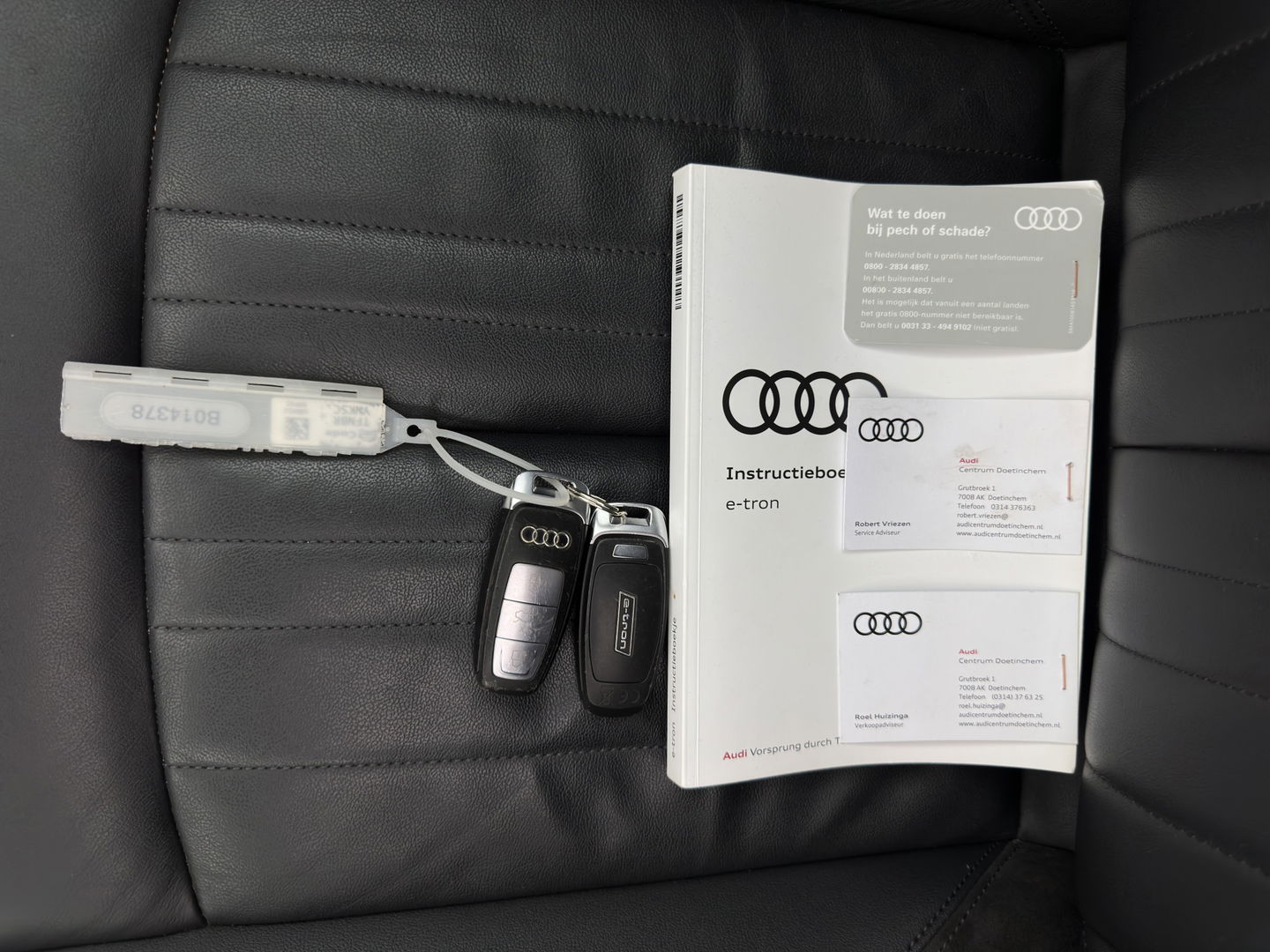 Audi e-tron E-tron 50 Quattro Launch edition plus 71 kWh [ 3-Fase ] {SOH-96%} (INCL-BTW) *PANO | LUXURY-LEATHER | ADAPTIVE-CRUISE | FULL-LED | DIGI-COCKPIT | KEYLESS | MEMORY-PACK | CAMERA | NAVI-FULLMAP | SHIFT-PADDLES | COMFORT-SEATS | 20''ALU*